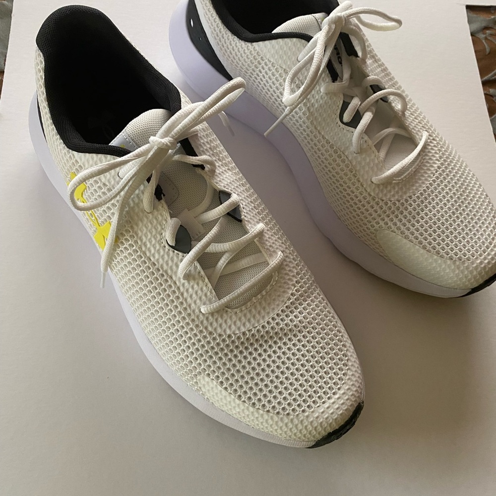 Men’s Under Armour Surge Tenn Shoes!
